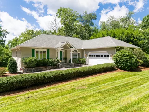 1350 Chanteloup Dr, Hendersonville, NC 28739