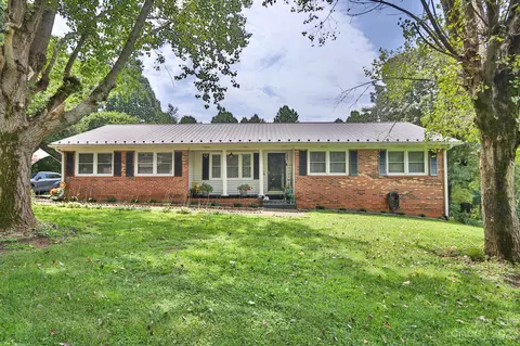 1724 Terry Ln, Yadkinville, NC 27055