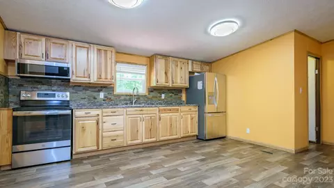 97 Morning Dove Ln, Flat Rock, NC 28731
