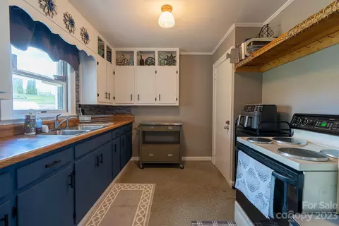112 Maple St, Jefferson, NC 28640 photo 9