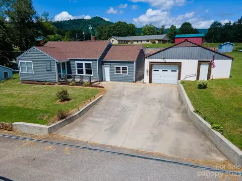 112 Maple St, Jefferson, NC 28640