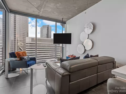 210 Church 2407 St #2407, Charlotte, NC 28202