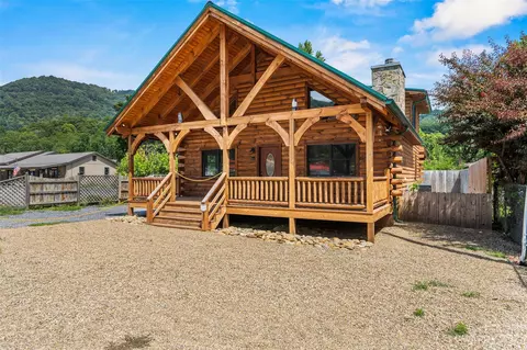 3550 Soco Rd, Maggie Valley, NC 28751