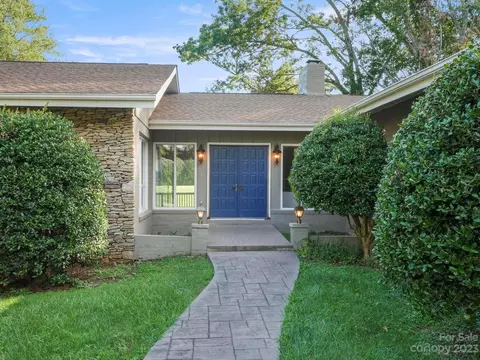 206 Newport Rd, Hendersonville, NC 28739