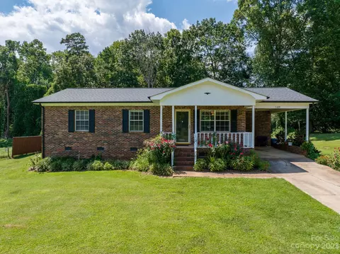 3429 Oxford St, Claremont, NC 28610
