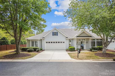 6305 Half Dome Dr, Charlotte, NC 28269