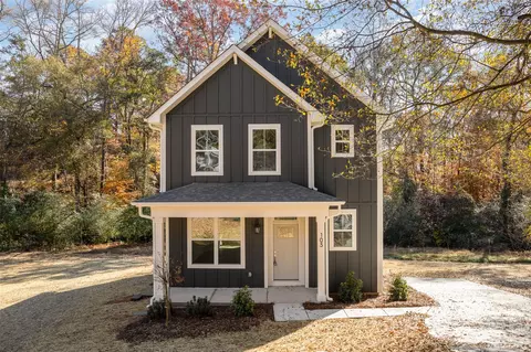 105 Mauney St, Mount Holly, NC 28120
