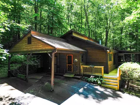 127 Frostridge Rd, Maggie Valley, NC 28751