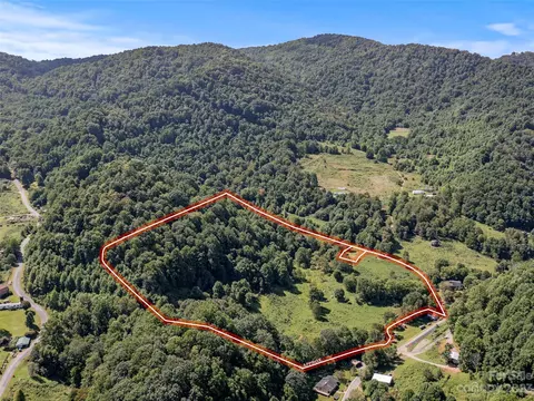 9999 Green Leaf Road, Burnsville, NC 28714