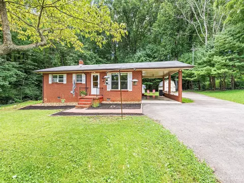 52 Walnut Rd, Clyde, NC 28721 photo 2