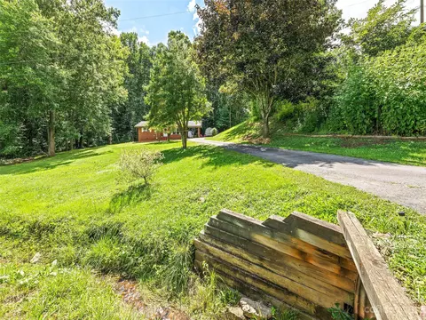 52 Walnut Rd, Clyde, NC 28721 photo 5