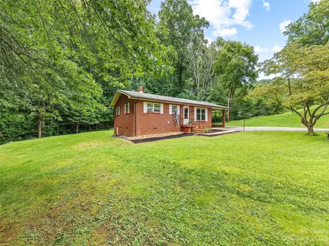 52 Walnut Rd, Clyde, NC 28721 photo 4