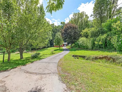 52 Walnut Rd, Clyde, NC 28721 photo 3