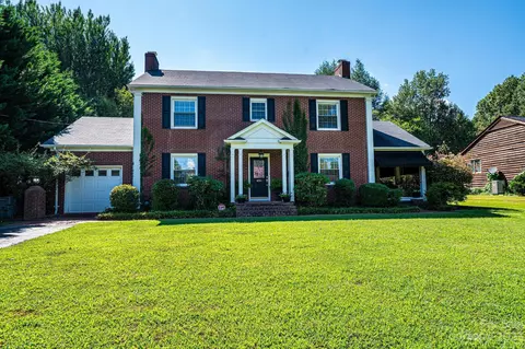 406 Pennton Ave, Lenoir, NC 28645