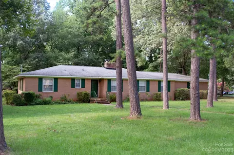 3305 Kim Dr, Charlotte, NC 28214