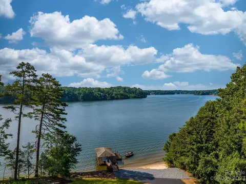 6129 Plantation Pointe Dr, Granite Falls, NC 28630