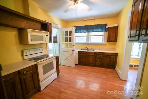 147 Walnut Ave, Spruce Pine, NC 28777 photo 7