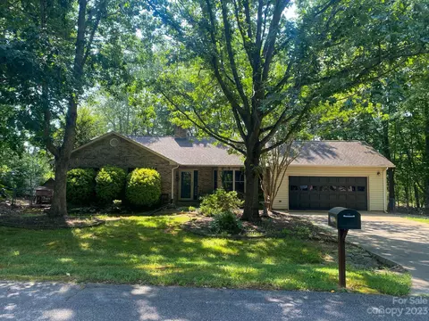 125 Pinecroft Ct, Troutman, NC 28166