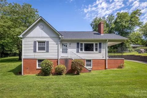 214 Morehead St, Morganton, NC 28655