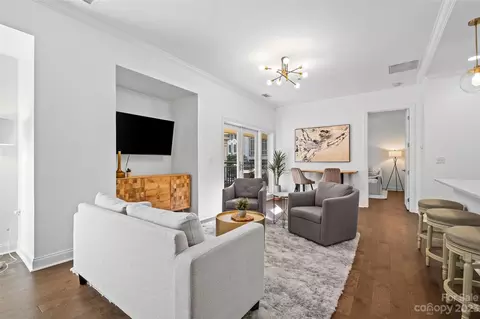 230 S Tryon St #201, Charlotte, NC 28202