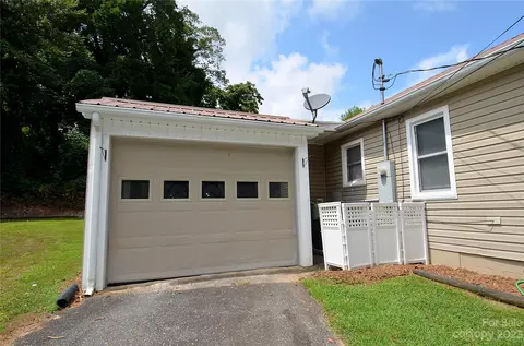 203 Maple Ave, Marion, NC 28752 photo 4