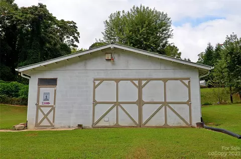 203 Maple Ave, Marion, NC 28752 photo 5