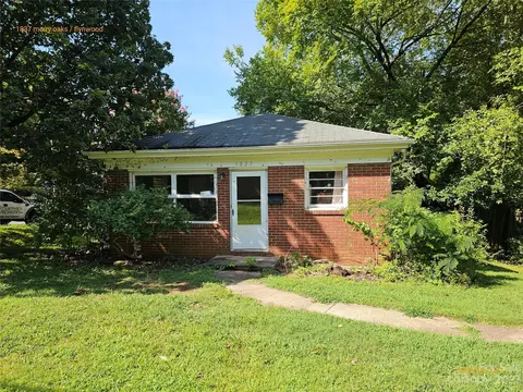 1827 Merry Oaks Rd, Charlotte, NC 28205