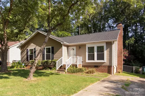 6011 Misty Way Ln, Charlotte, NC 28212
