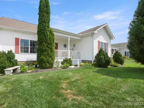 400 Beechnut 50 Dr #50, Hendersonville, NC 28739