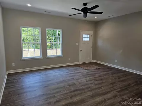 523 Sunset Cir, Lancaster, SC 29720 photo 2
