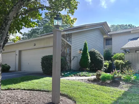 106 Deerlake Dr, Asheville, NC 28803