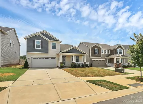 7032 Meridale Forest Dr, Charlotte, NC 28269