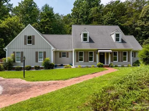 202 La Bellevue St, Morganton, NC 28655