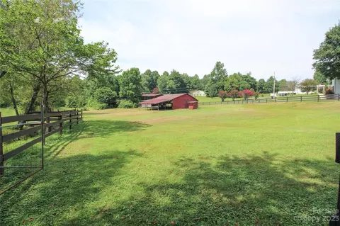 4749 Patton Rd, Morganton, NC 28655 photo 4