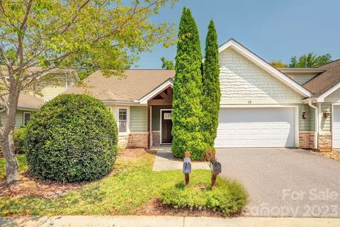 16 Kaylor Dr, Arden, NC 28704
