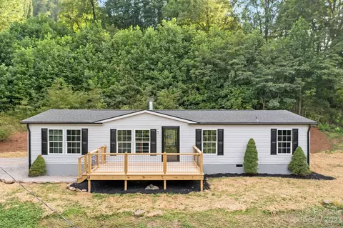 98 Whitner Dr, Waynesville, NC 28786