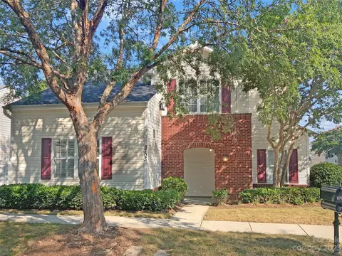 8703 Meadowmont View Dr, Charlotte, NC 28269