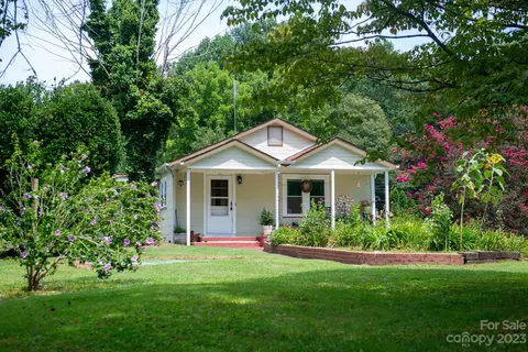 1415 Piedmont Nw Dr, Lenoir, NC 28645