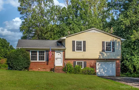 1916 Woodgreen Dr, Gastonia, NC 28052
