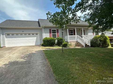 807 Gemcrest Dr, Conover, NC 28613