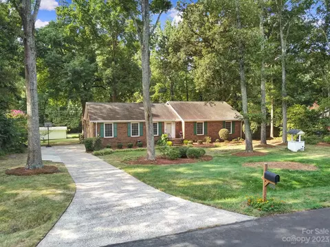 14150 Creekside Dr, Matthews, NC 28105