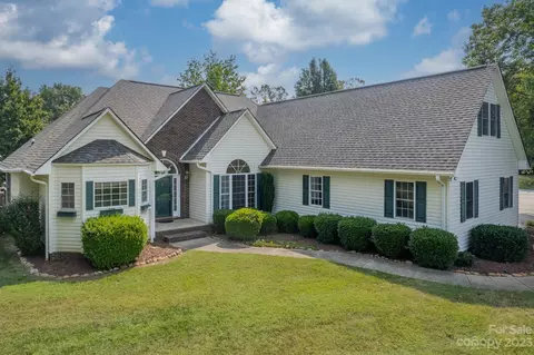 103 Yacht Cove Ln, Mooresville, NC 28117