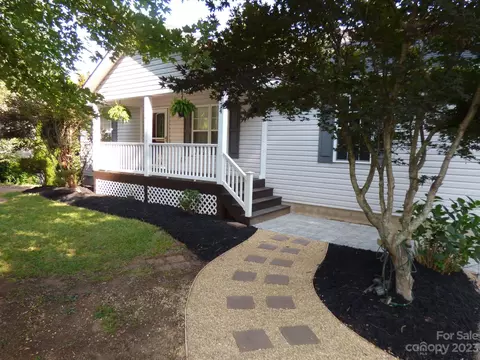 74 Justice Ridge Rd, Candler, NC 28715