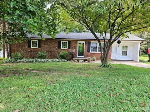 1320 Jamestown Rd, Morganton, NC 28655