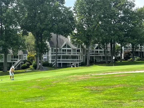134 Broadmoor Dr, Flat Rock, NC 28739