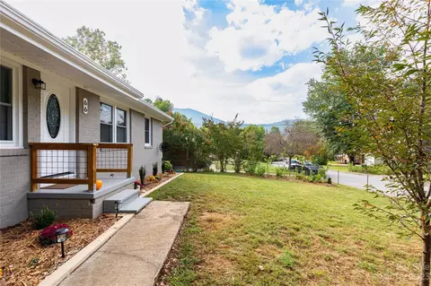 66 Pleasant Ridge Dr, Asheville, NC 28805