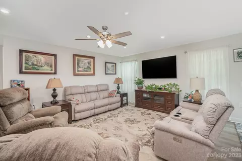 310 Damask Dr, Lancaster, SC 29720 photo 4