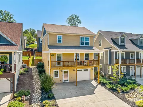 24 Greenwood Fields Dr, Asheville, NC 28804