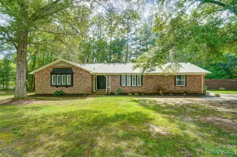 1821 Robin Dr, Lancaster, SC 29720
