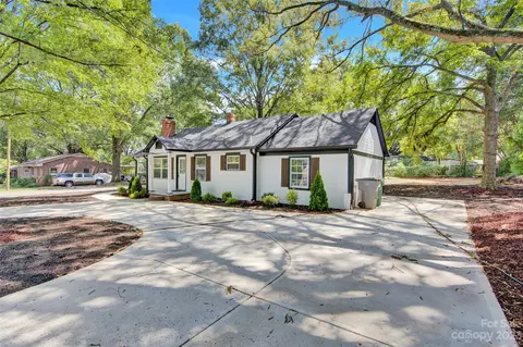 260 Dakota St, Charlotte, NC 28216
